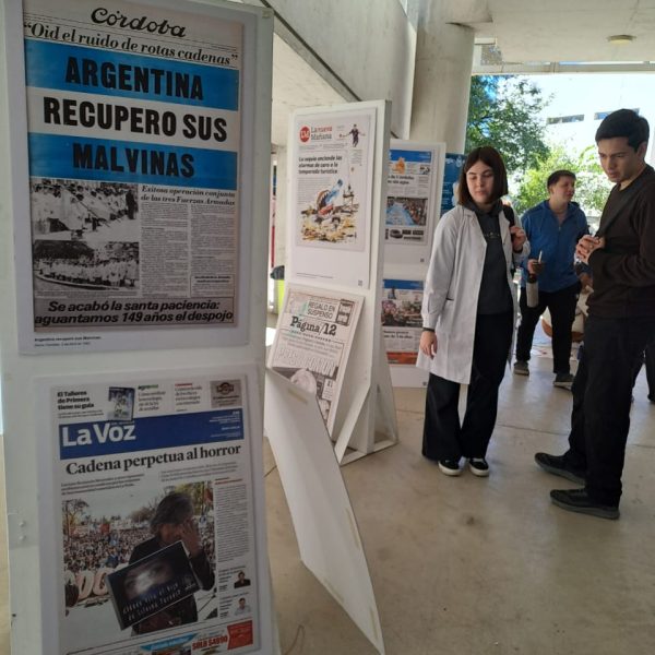 Exposición 40 tapas de la democracia en el día de los Museos 2025